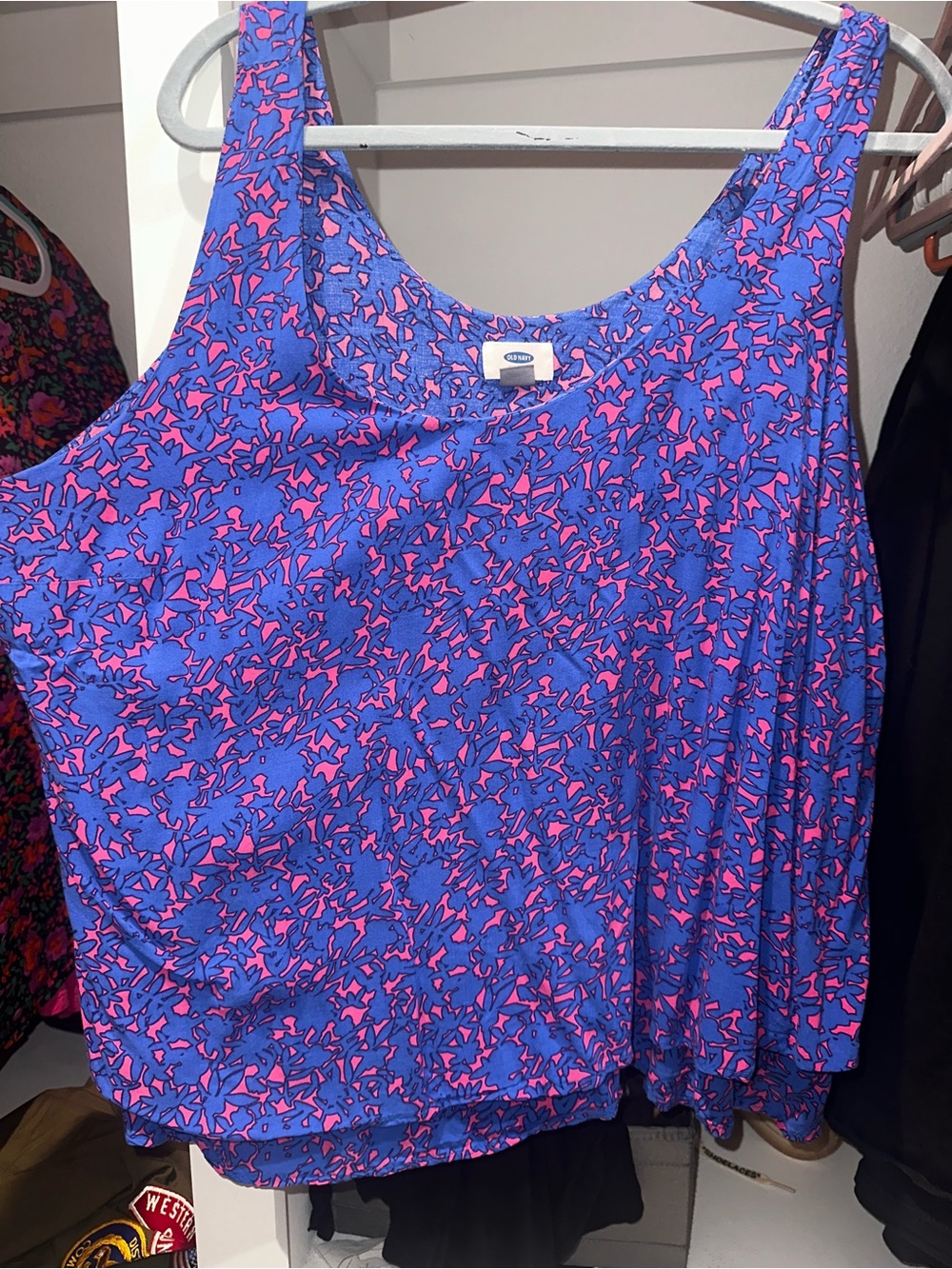 Casual Scoop Neck Tank Top - Blue & Pink Print more of a crop fit
